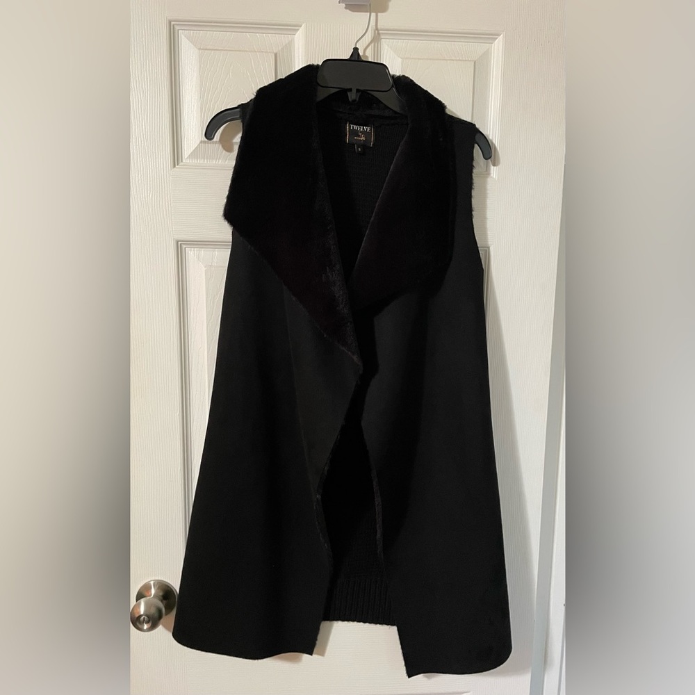 Twelve by Ontwelfth Black Faux  Suede and Faux Fur Vest Size Small